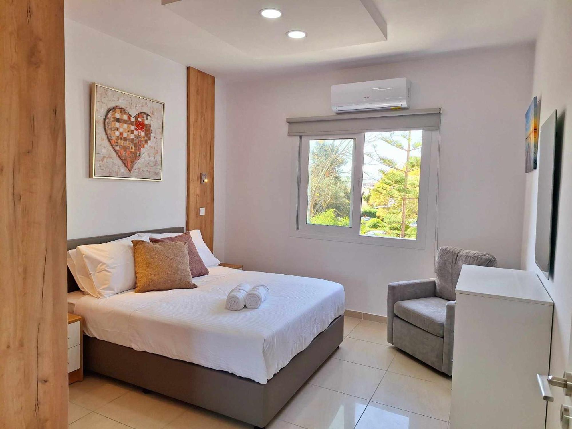Stylish Apt Kato Paphos Close To Beach & Vibrant Harbor Life Buitenkant foto