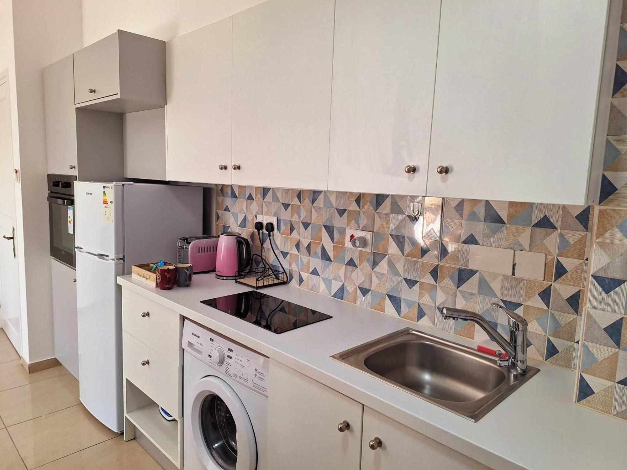 Stylish Apt Kato Paphos Close To Beach & Vibrant Harbor Life Buitenkant foto