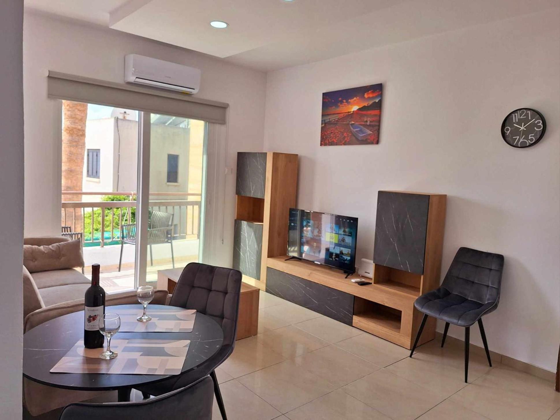 Stylish Apt Kato Paphos Close To Beach & Vibrant Harbor Life Buitenkant foto
