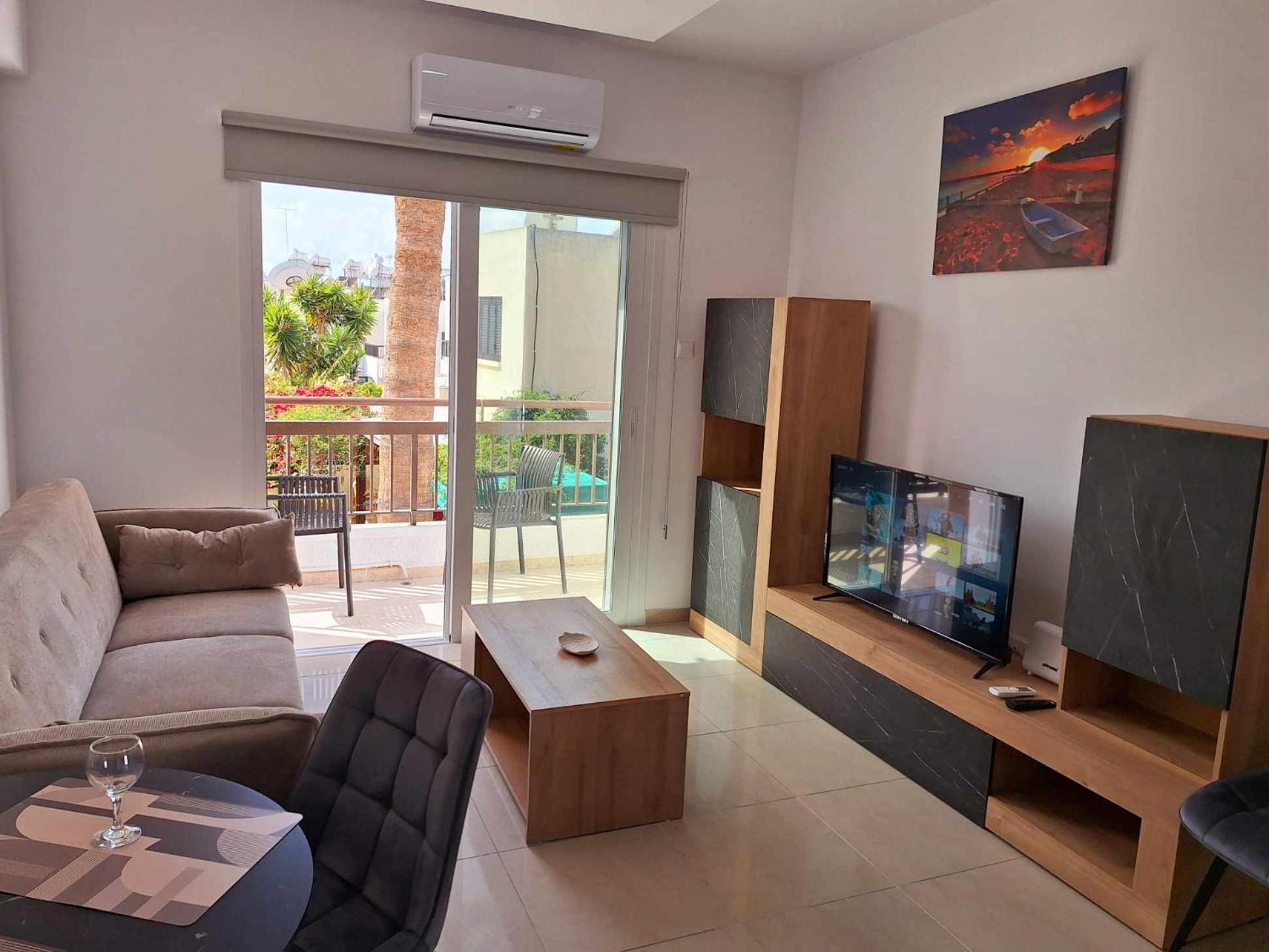 Stylish Apt Kato Paphos Close To Beach & Vibrant Harbor Life Buitenkant foto
