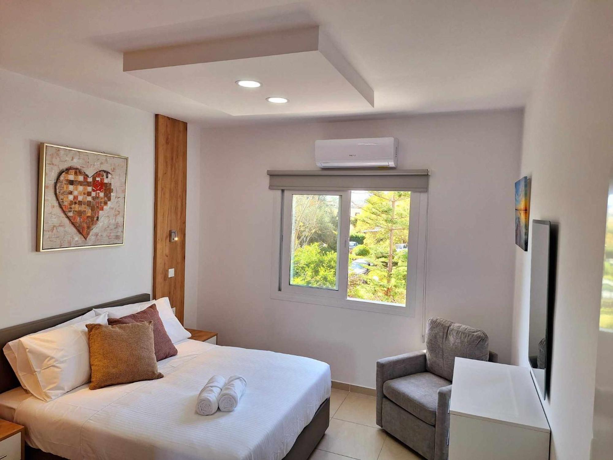 Stylish Apt Kato Paphos Close To Beach & Vibrant Harbor Life Buitenkant foto